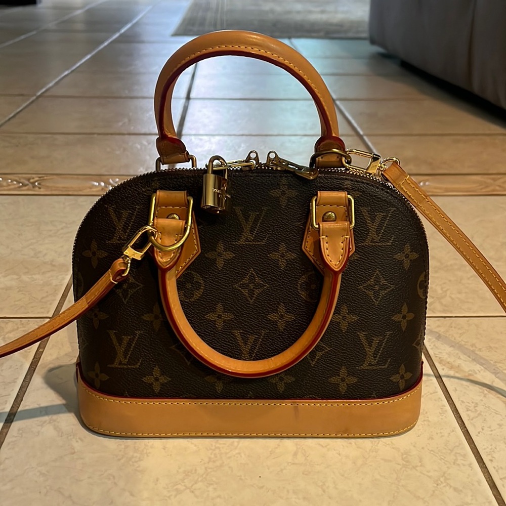 Louis Vuitton monogram alma BB w/ strap
